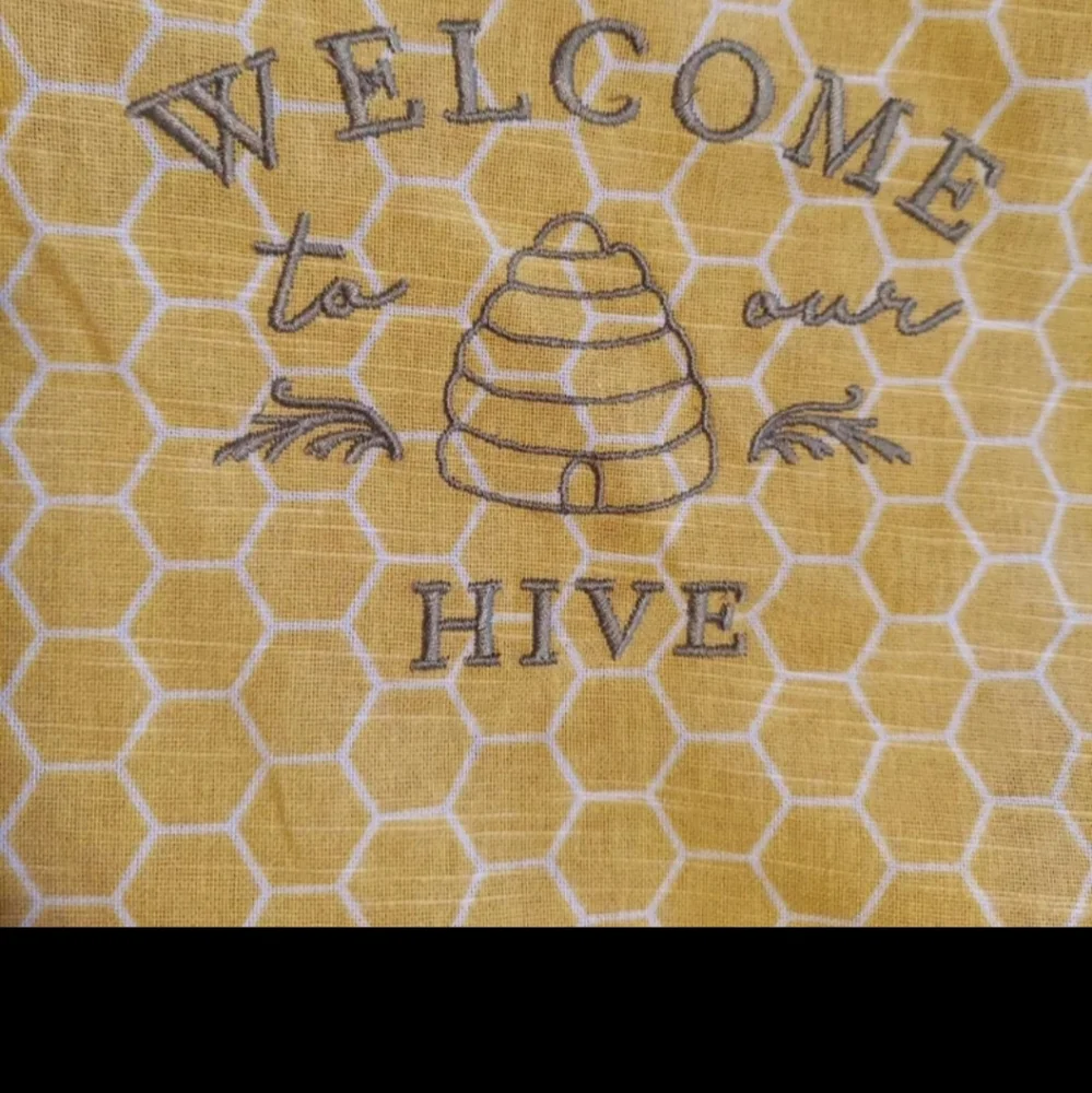 WELCOME TO OUR HIVE Farmhouse Style Full Apron BNWT RETIRED 2022